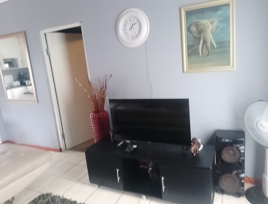 2 Bedroom Property for Sale in New Woodlands Western Cape